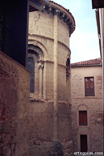 &Aacute;bside de la iglesia de la Trinidad de Segovia