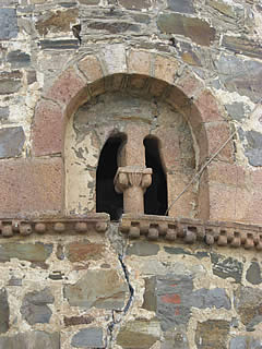 Santa Mar&iacute;a de Vizbayo, ventana del &aacute;bside