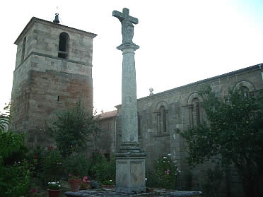 Muro meridional de la iglesia románica
