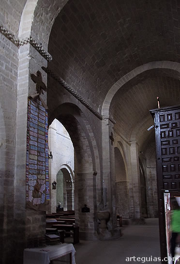 Nave sur de la iglesia de Santa Mar&iacute;a de Carri&oacute;n de los Condes