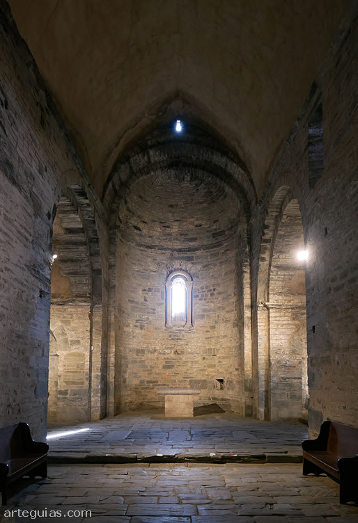 Nave y &aacute;bside central