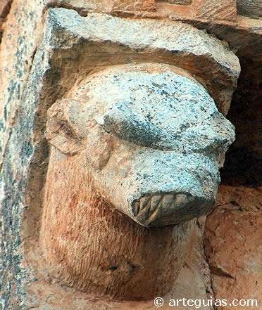 Canecillo de la Ermita de Coru&ntilde;a del Conde