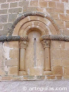Ventanal de la iglesia de Duruelo