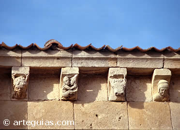 Canecillos. San Miguel de Fuentidue&ntilde;a