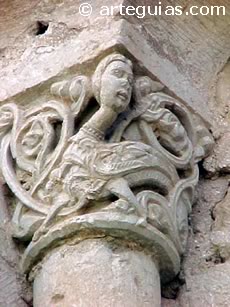 Capitel de la iglesia de Pecharrom&aacute;n, junto a Fuentidue&ntilde;a