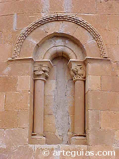 Ventanal de la iglesia de Sotillo