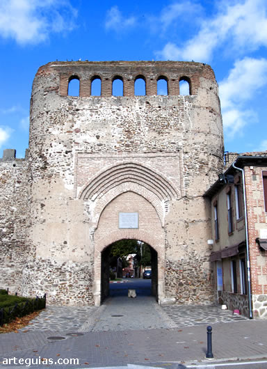 Coca: puerta de la muralla