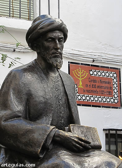 Estatua de Maim&oacute;nides en la Juder&iacute;a de C&oacute;rdoba