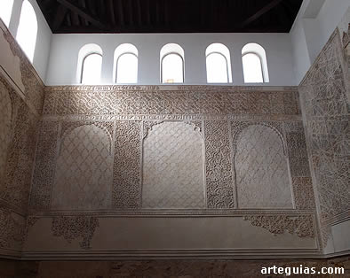 Muro norte de la sala de oraci&oacute;n