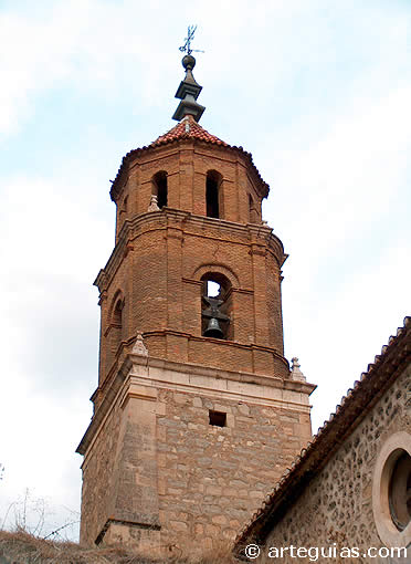 Campanario de la iglesia de Santiago de Albarrac&iacute;n, Teruel