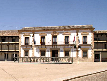 Ayuntamiento de Tembleque, en la Plaza Mayor