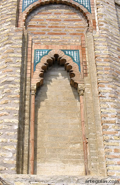 Torre del Oro: decoraci&oacute;n almohade