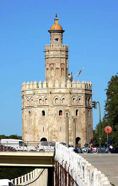 Torre del Oro vista desde lejos