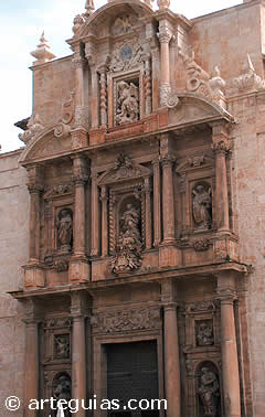 Iglesia de la Asunci&oacute;n de Ll&iacute;ria. Fachada barroca
