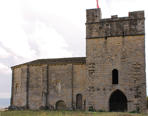 Iglesia románica fortificada de San Miguel Arcángel de Cízur Menor