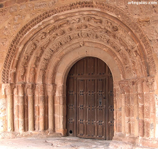 Portada de la iglesia de Lences
