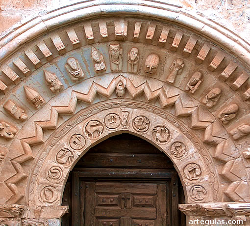 Detalle de la iglesia de San Pedro de Miñón de Santibáñez