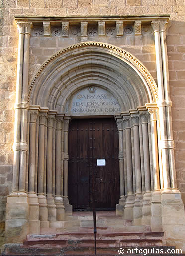 Portada de la iglesia de Santa Clara de Molina de Arag&oacute;n