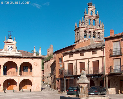 Plaza MAyor de Ayll&oacute;n