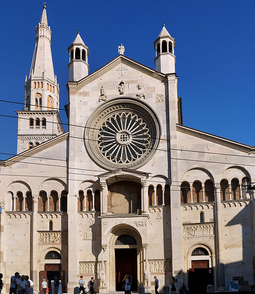 Catedral de M&oacute;dena: fachada