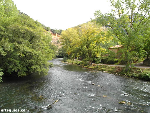 R&iacute;o EBro a su paso por el Valle de Valderredible
