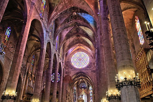 Interior de la asombrosa catedral de Palma de Mallorca