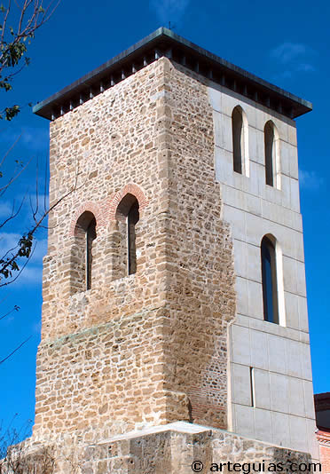 Torre de la iglesia de San Nicol&aacute;s de Bari