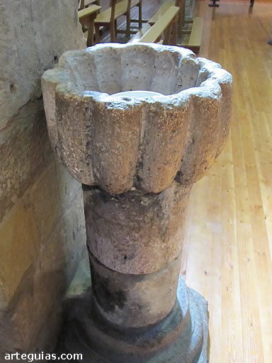 Pila benditera de la iglesia de La Magdalena